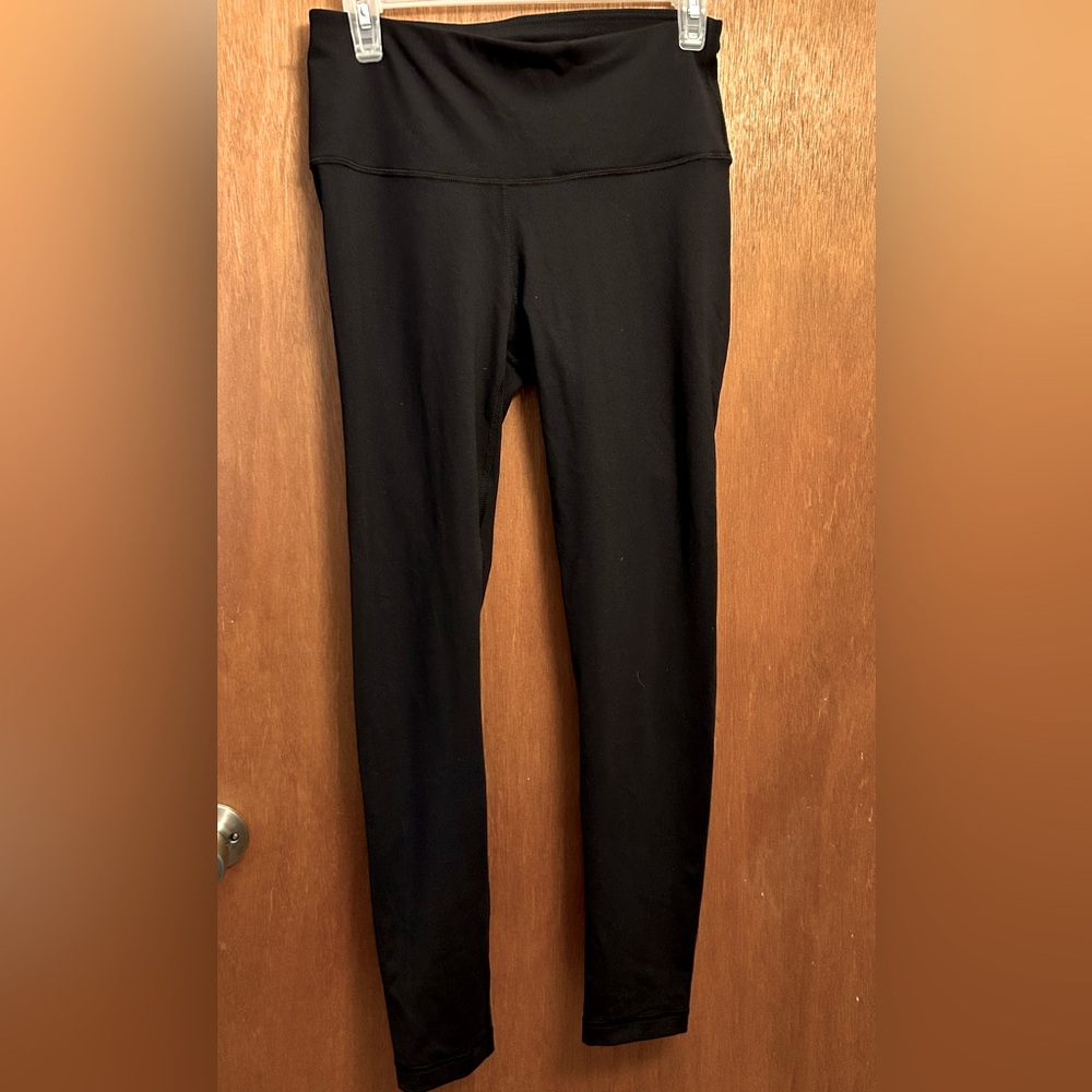 3/$10 🛒Women’s black yoga pants.